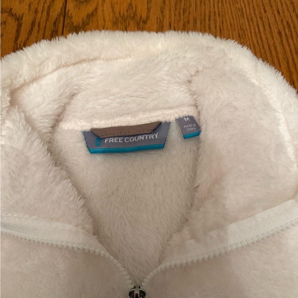 Free Country Women's Cream Fleece Vest with Zip Pockets - Picture 3 of 3